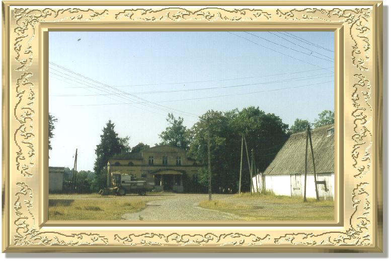 Schwessin-Kornburg - Gutshaus und Gutsscheune